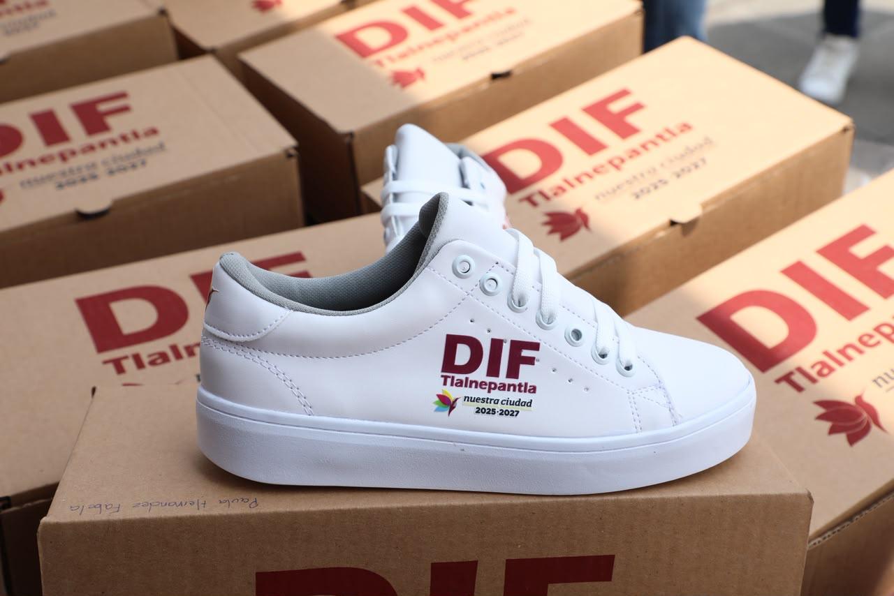 Raciel Perez Cruz Entrega Tenis Pants Adultos Mayores Dif Tlalnepantla 9